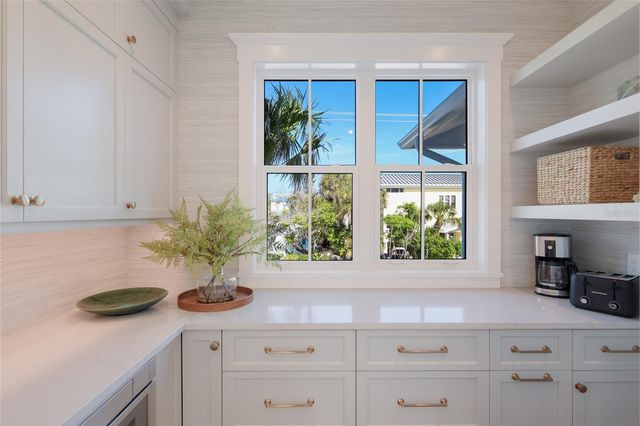 215 SYCAMORE AVENUE, Anna Maria, FL 34216