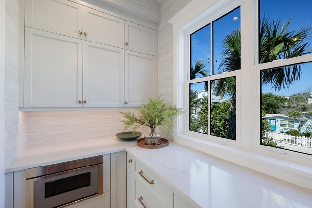 215 SYCAMORE AVENUE, Anna Maria, FL 34216