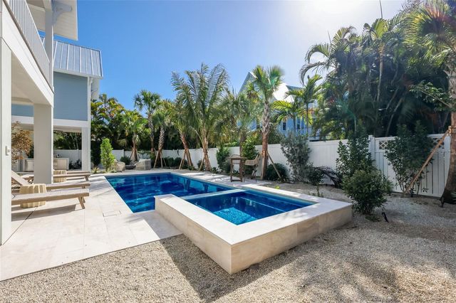 215 SYCAMORE AVENUE, Anna Maria, FL 34216