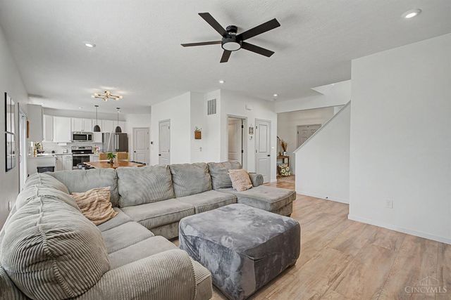 1526 Kilbarron Drive, Maineville, OH 45152