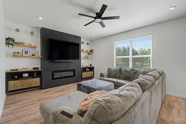 1526 Kilbarron Drive, Maineville, OH 45152