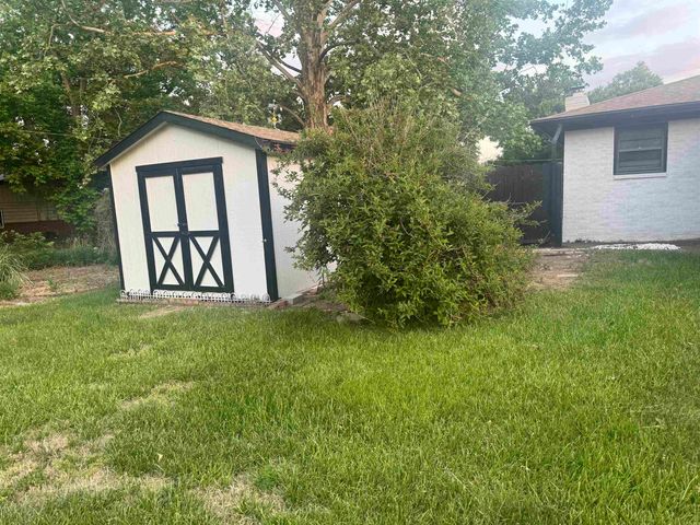 1300 S Fieldcrest, Wichita, KS 67209