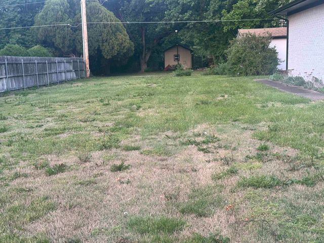1300 S Fieldcrest, Wichita, KS 67209