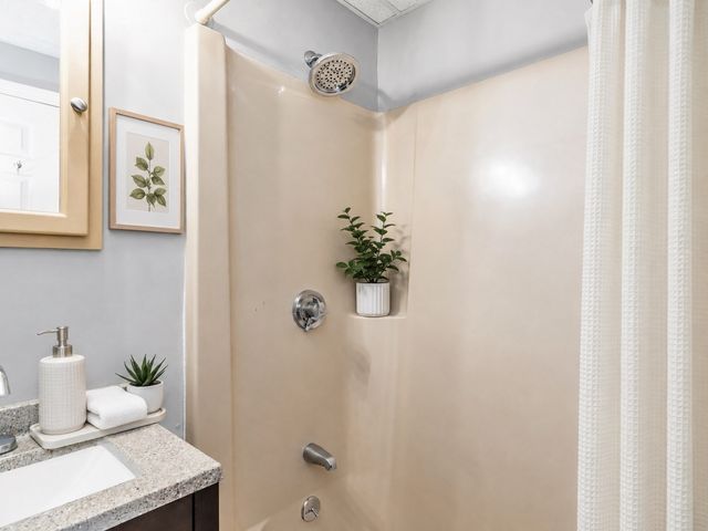 53 Mann St 5, Lawrence, MA 01841