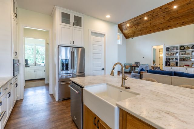 4384 Round Pond Road, Lafayette, GA 30728