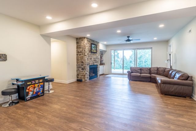 4384 Round Pond Road, Lafayette, GA 30728