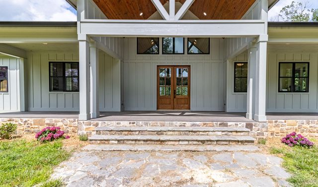 4384 Round Pond Road, Lafayette, GA 30728