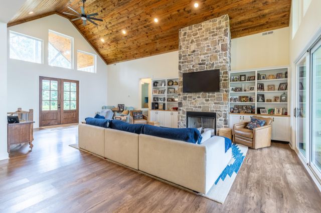 4384 Round Pond Road, Lafayette, GA 30728