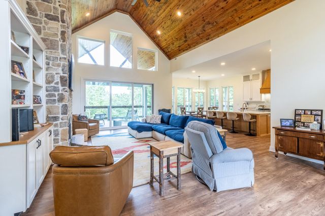4384 Round Pond Road, Lafayette, GA 30728