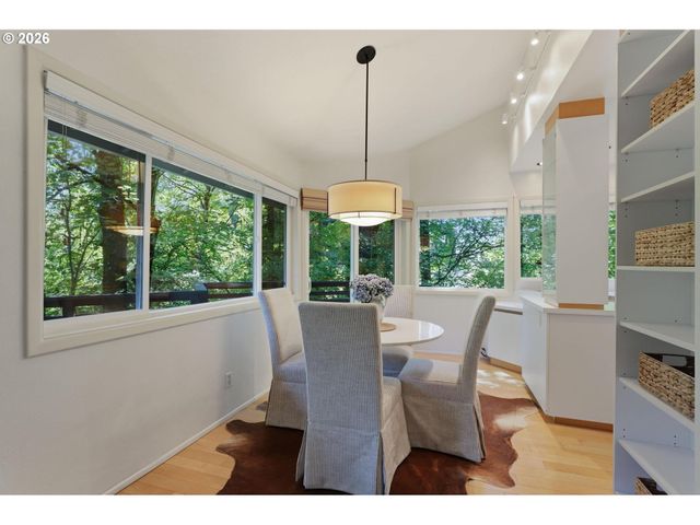 5510 Sw SWEETBRIAR St, Portland, OR 97221