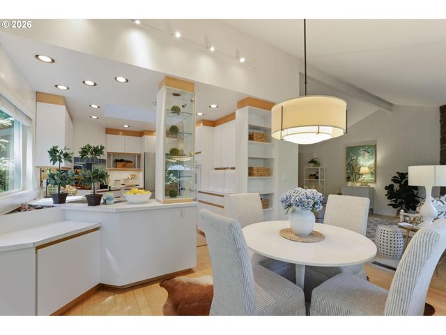 5510 Sw SWEETBRIAR St, Portland, OR 97221