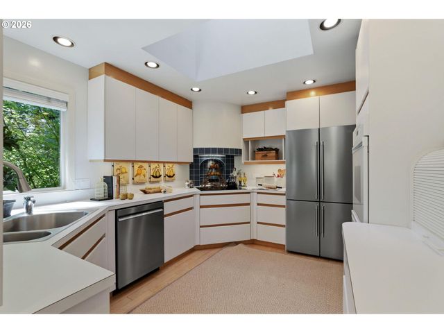 5510 Sw SWEETBRIAR St, Portland, OR 97221