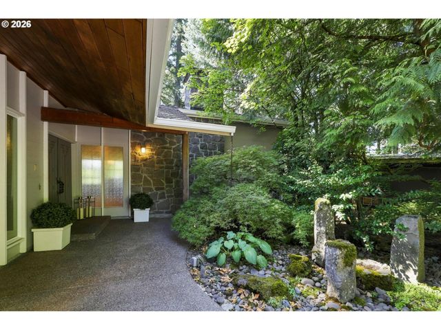 5510 Sw SWEETBRIAR St, Portland, OR 97221