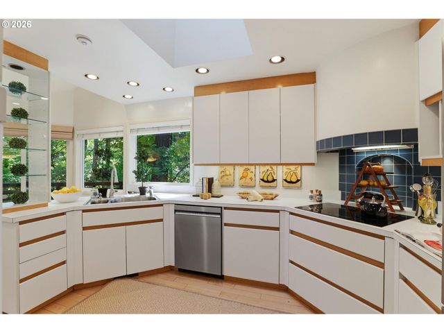 5510 Sw SWEETBRIAR St, Portland, OR 97221