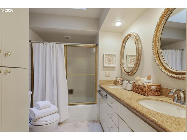 5510 Sw SWEETBRIAR St, Portland, OR 97221