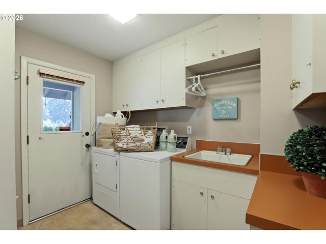 5510 Sw SWEETBRIAR St, Portland, OR 97221
