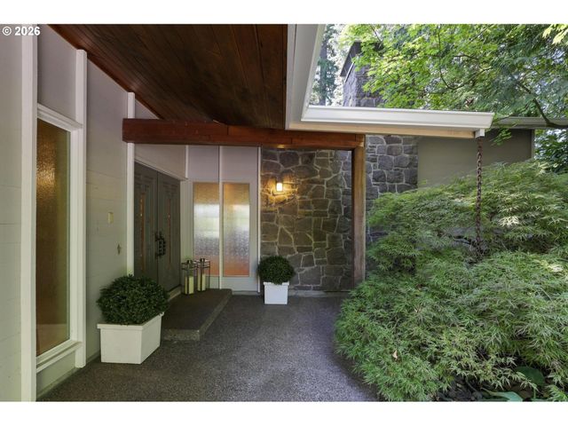 5510 Sw SWEETBRIAR St, Portland, OR 97221