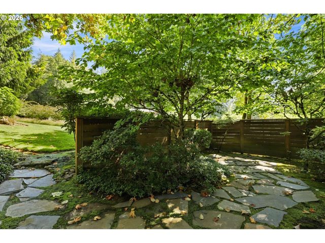 5510 Sw SWEETBRIAR St, Portland, OR 97221