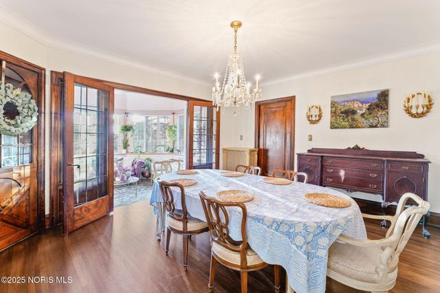 3305 W Bancroft Street, Ottawa Hills, OH 43606