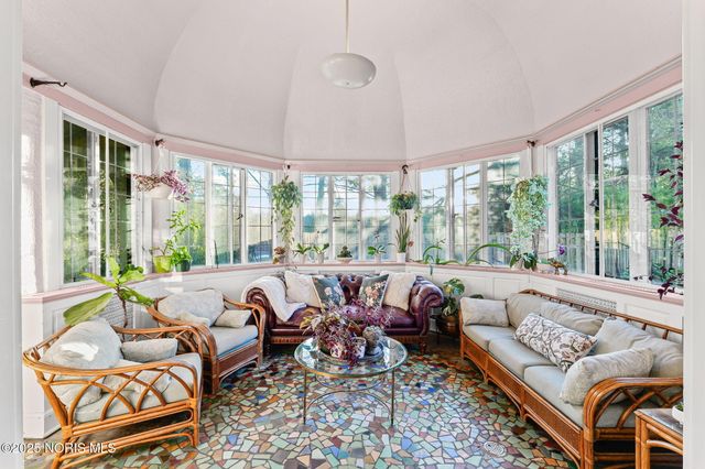 3305 W Bancroft Street, Ottawa Hills, OH 43606