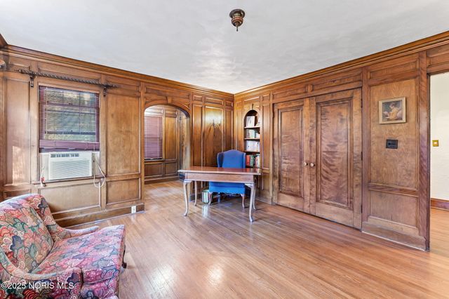 3305 W Bancroft Street, Ottawa Hills, OH 43606