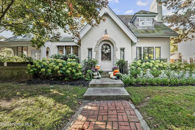 3305 W Bancroft Street, Ottawa Hills, OH 43606