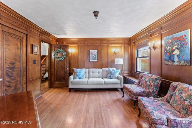 3305 W Bancroft Street, Ottawa Hills, OH 43606