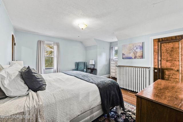 3305 W Bancroft Street, Ottawa Hills, OH 43606