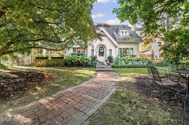 3305 W Bancroft Street, Ottawa Hills, OH 43606