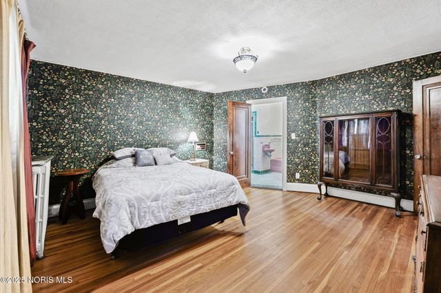 3305 W Bancroft Street, Ottawa Hills, OH 43606