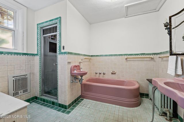 3305 W Bancroft Street, Ottawa Hills, OH 43606