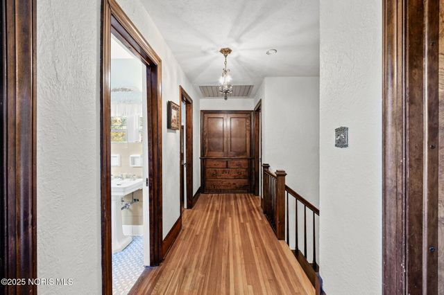 3305 W Bancroft Street, Ottawa Hills, OH 43606