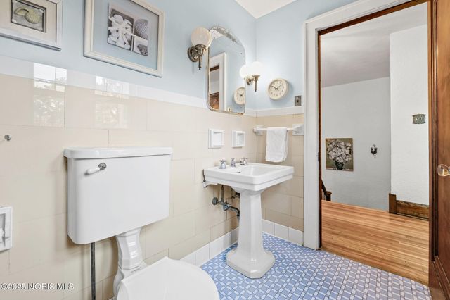 3305 W Bancroft Street, Ottawa Hills, OH 43606