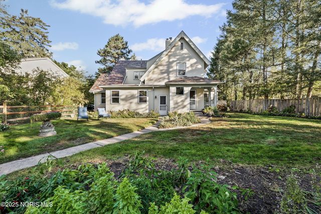 3305 W Bancroft Street, Ottawa Hills, OH 43606