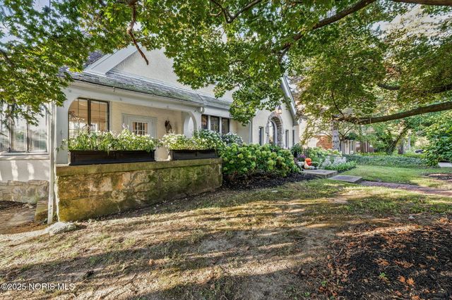 3305 W Bancroft Street, Ottawa Hills, OH 43606