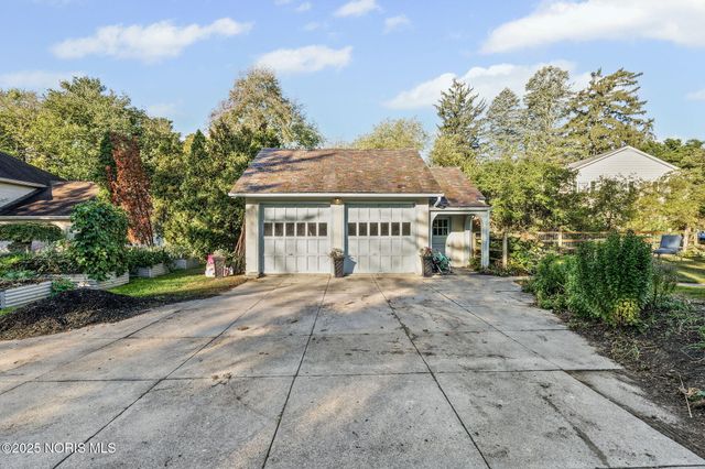 3305 W Bancroft Street, Ottawa Hills, OH 43606