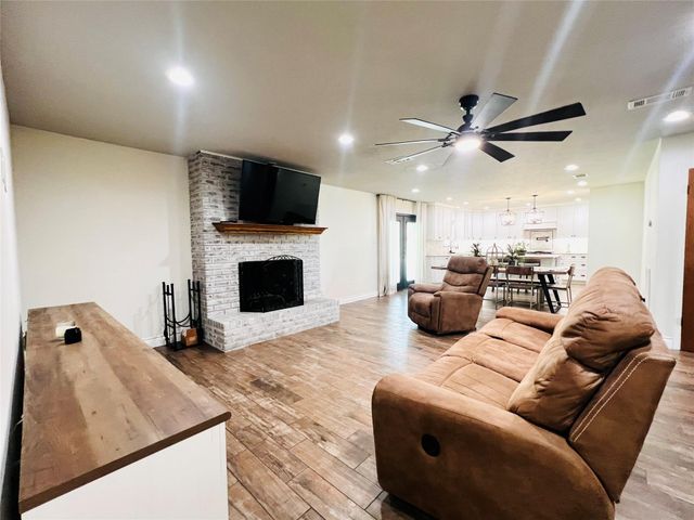 603 W 25th ST, Cameron, TX 76520