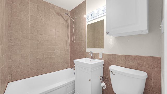 1006 W Old Ridge Road, Hobart, IN 46342