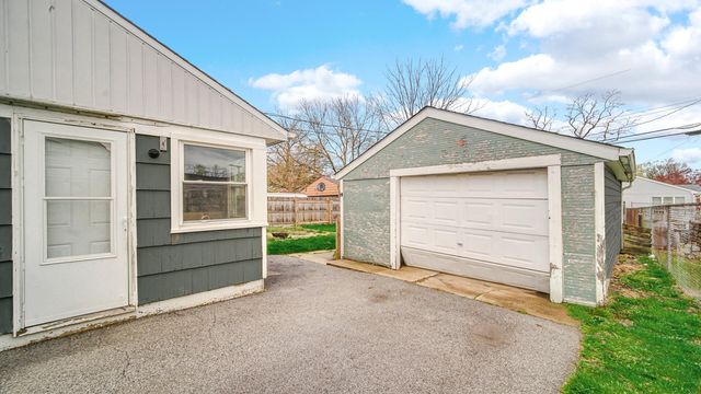 1006 W Old Ridge Road, Hobart, IN 46342
