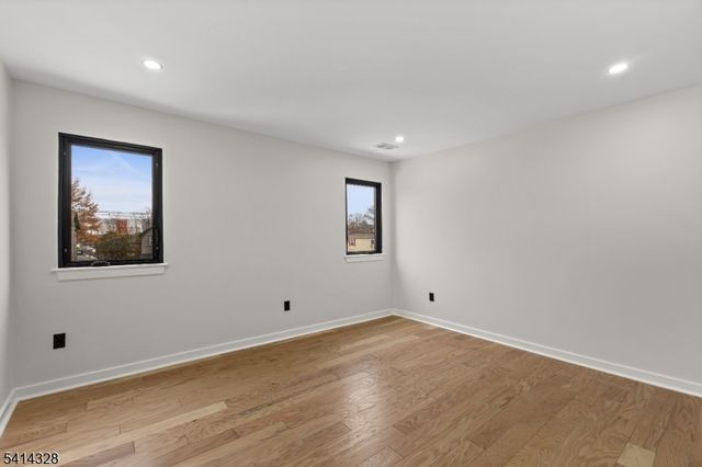 79 3Rd St, Somerville Boro, NJ 08876