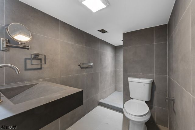 79 3Rd St, Somerville Boro, NJ 08876