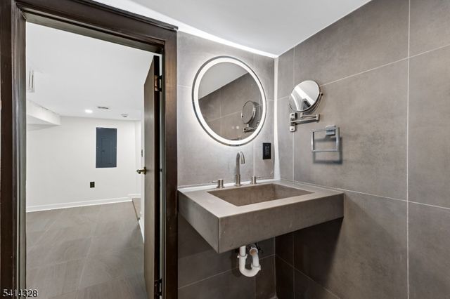 79 3Rd St, Somerville Boro, NJ 08876