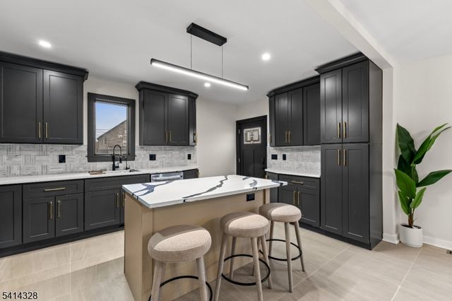 79 3Rd St, Somerville Boro, NJ 08876