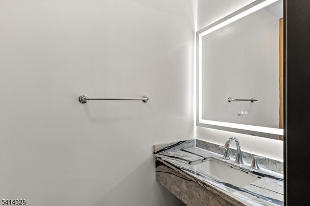 79 3Rd St, Somerville Boro, NJ 08876