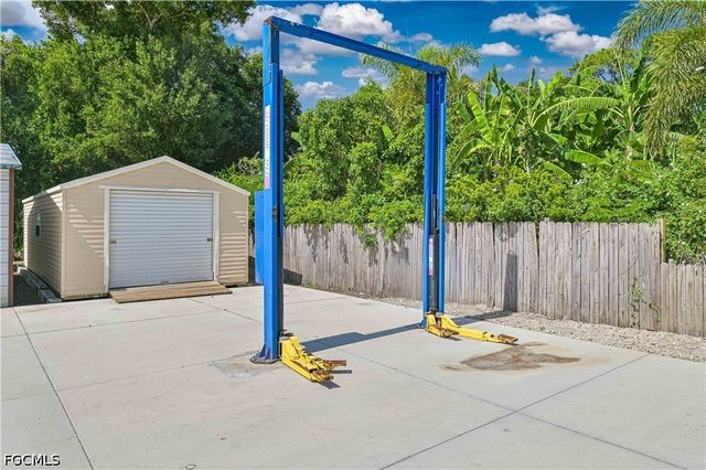 427 Stockton ST, North Fort Myers, FL 33903