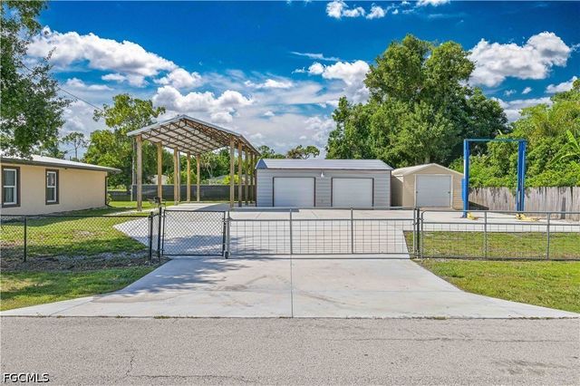 427 Stockton ST, North Fort Myers, FL 33903