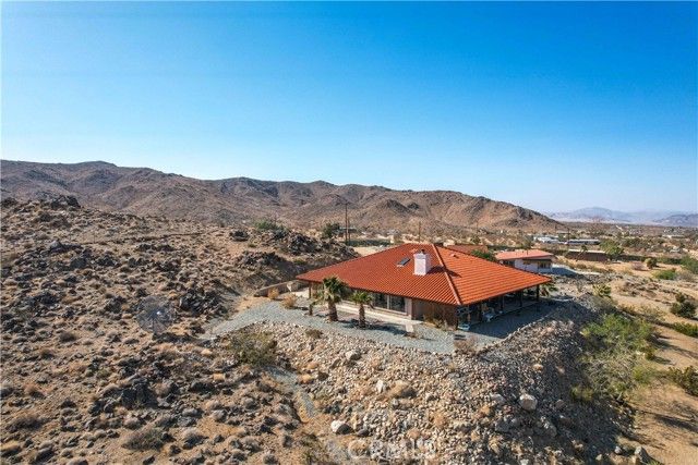 1388 N Jemez Trail, Landers, CA 92285
