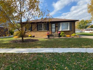 1106 S Robert Drive, Mount Prospect, IL 60056