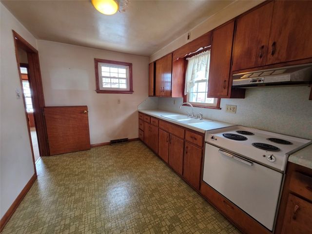 1710 CENTER Street, Erie, PA 16510