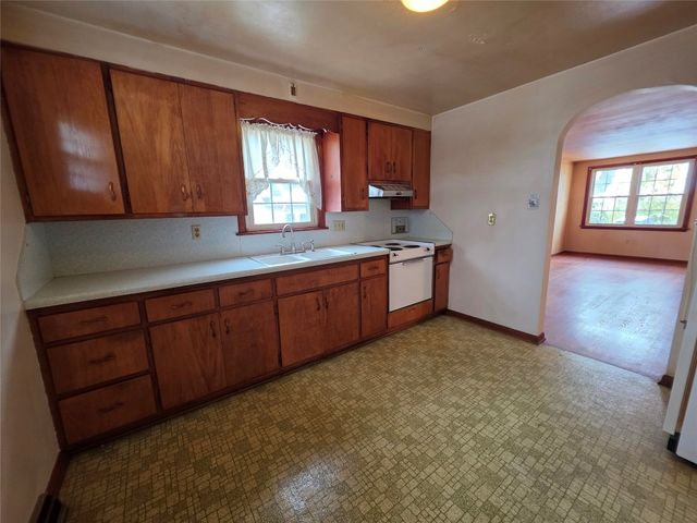 1710 CENTER Street, Erie, PA 16510